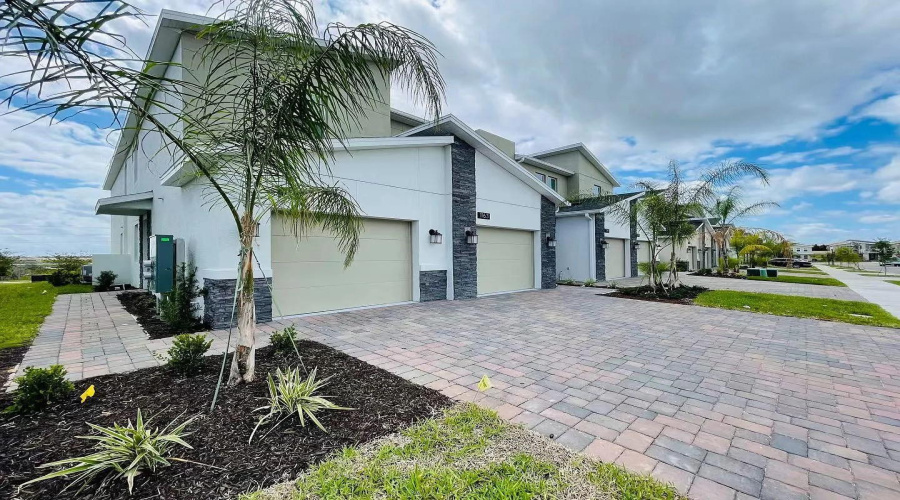 DAVENPORT, Florida 33896, 3 Bedrooms Bedrooms, ,2 BathroomsBathrooms,Residential,For Sale,DROP,0,MFRO6345315