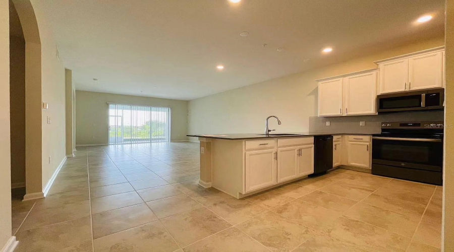 DAVENPORT, Florida 33896, 3 Bedrooms Bedrooms, ,2 BathroomsBathrooms,Residential,For Sale,DROP,0,MFRO6345315