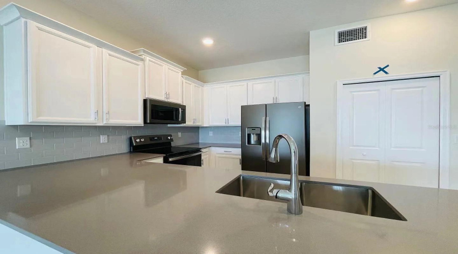 DAVENPORT, Florida 33896, 3 Bedrooms Bedrooms, ,2 BathroomsBathrooms,Residential,For Sale,DROP,0,MFRO6345315