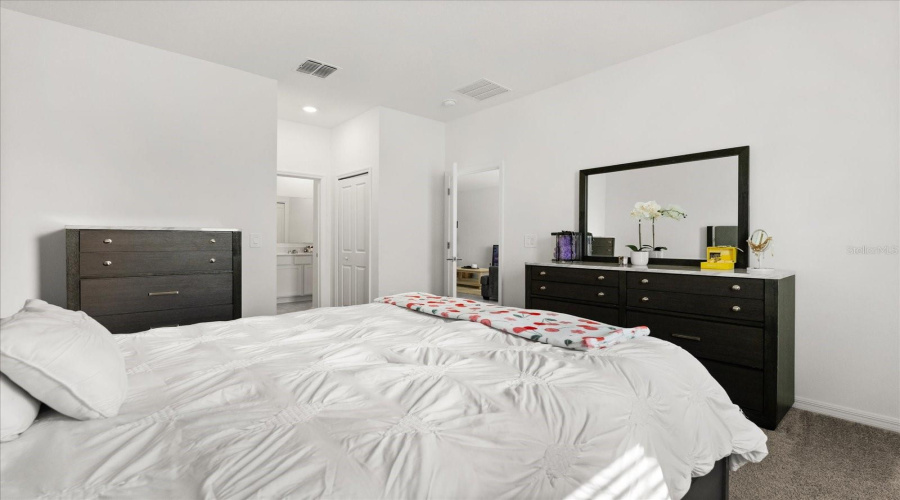 KISSIMMEE, Florida 34746, 3 Bedrooms Bedrooms, ,2 BathroomsBathrooms,Residential,For Sale,MERRYBELLS DR,0,MFRS5135364