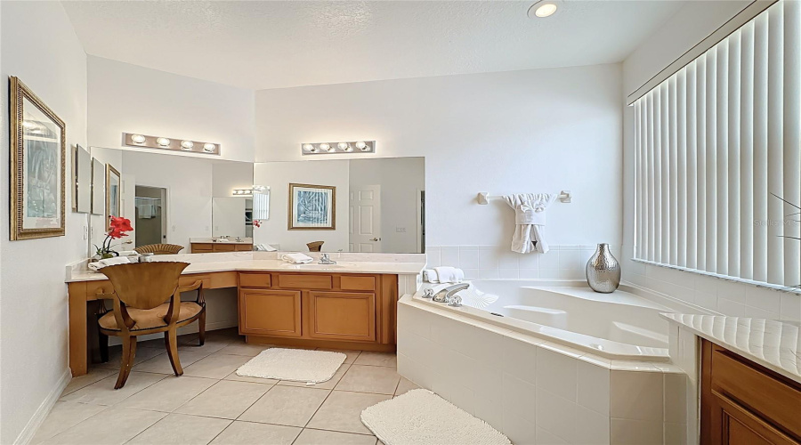 DAVENPORT, Florida 33897, 5 Bedrooms Bedrooms, ,5 BathroomsBathrooms,Residential,For Sale,TUPELO,0,MFRG5102480