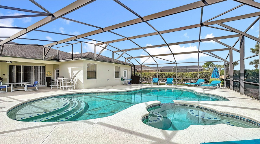 DAVENPORT, Florida 33897, 5 Bedrooms Bedrooms, ,5 BathroomsBathrooms,Residential,For Sale,TUPELO,0,MFRG5102480