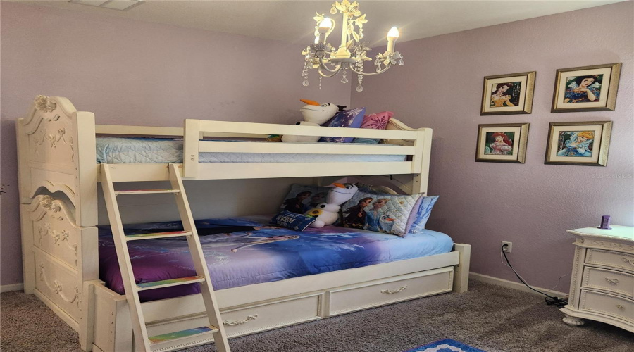 Princess bedroom sleeps 3