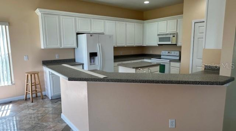 KISSIMMEE, Florida 34746, 4 Bedrooms Bedrooms, ,3 BathroomsBathrooms,Residential,For Sale,VALLEYVIEW,0,MFRO6347111