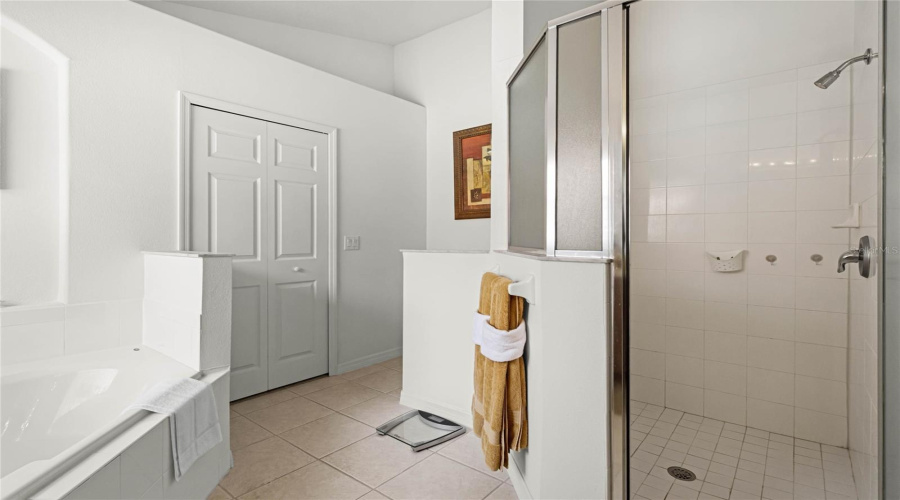 DAVENPORT, Florida 33897, 4 Bedrooms Bedrooms, ,3 BathroomsBathrooms,Residential,For Sale,SARAGOSSA,0,MFRS5121531