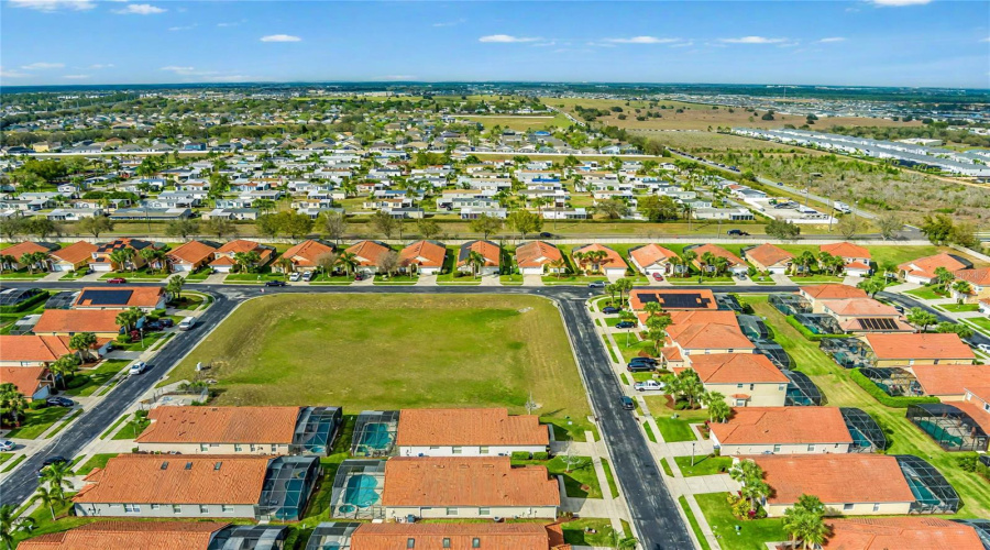 DAVENPORT, Florida 33897, 4 Bedrooms Bedrooms, ,3 BathroomsBathrooms,Residential,For Sale,SARAGOSSA,0,MFRS5121531