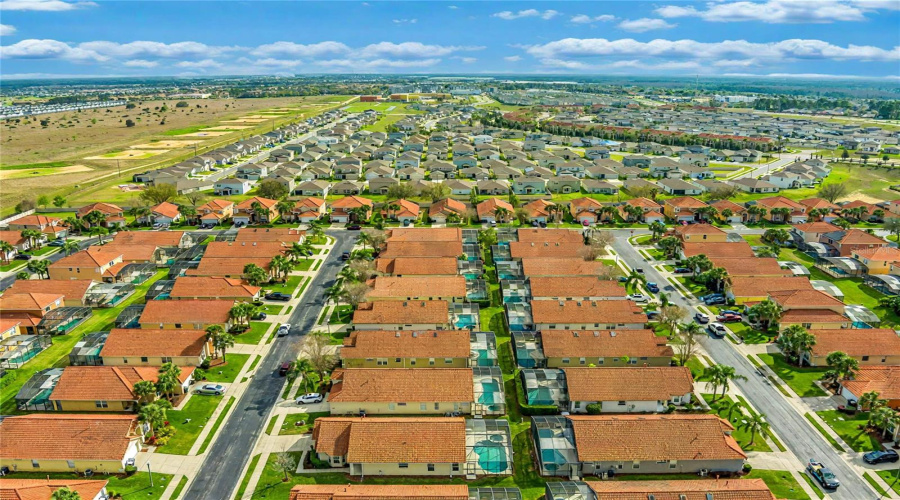 DAVENPORT, Florida 33897, 4 Bedrooms Bedrooms, ,3 BathroomsBathrooms,Residential,For Sale,SARAGOSSA,0,MFRS5121531