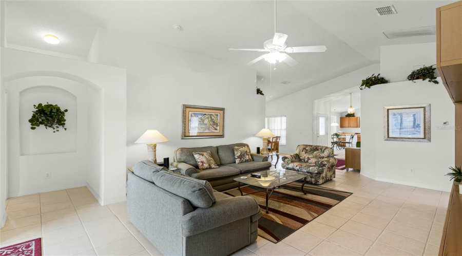 DAVENPORT, Florida 33897, 4 Bedrooms Bedrooms, ,3 BathroomsBathrooms,Residential,For Sale,SARAGOSSA,0,MFRS5121531