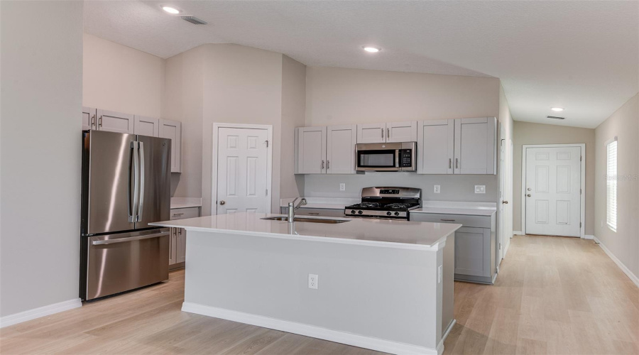 DAVENPORT, Florida 33837, 3 Bedrooms Bedrooms, ,2 BathroomsBathrooms,Residential,For Sale,ROLLING LAKE,0,MFRTB8431542