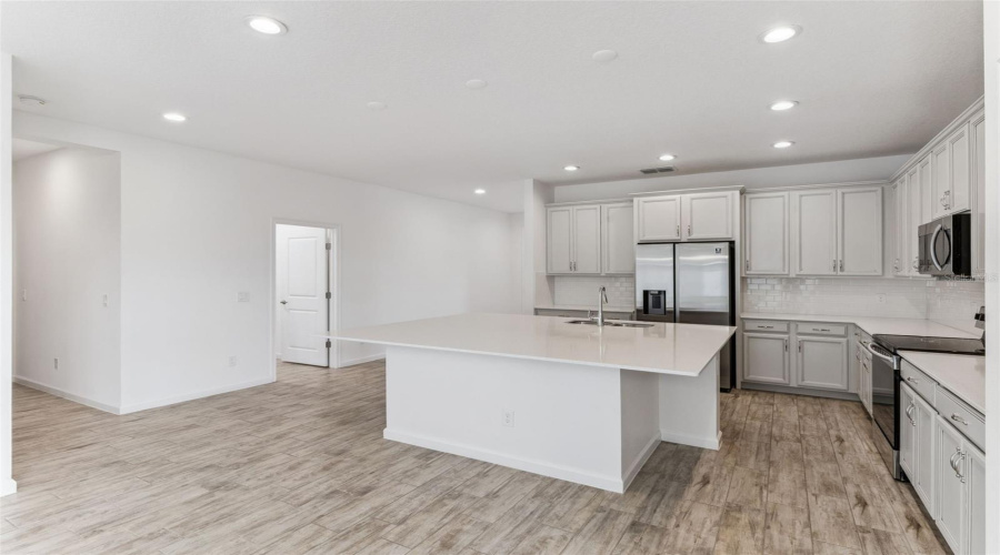 DAVENPORT, Florida 33837, 4 Bedrooms Bedrooms, ,3 BathroomsBathrooms,Residential,For Sale,YORKDALE,0,MFRO6328288