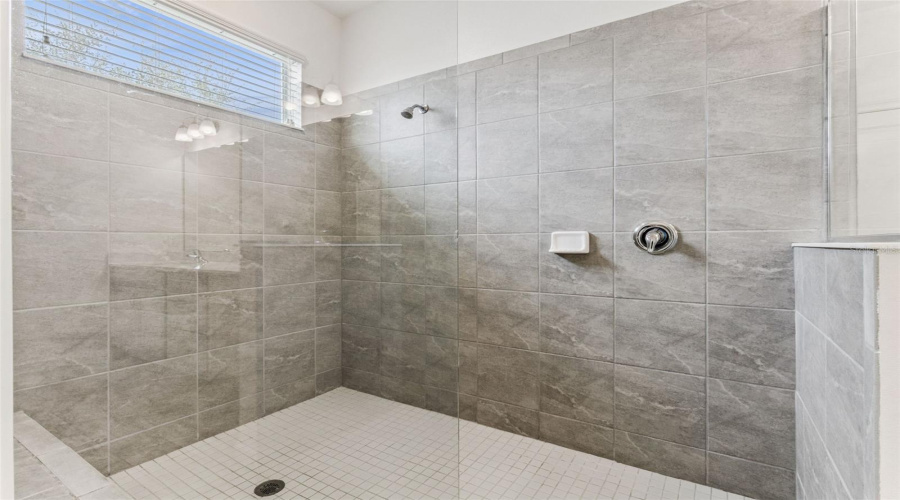 DAVENPORT, Florida 33837, 4 Bedrooms Bedrooms, ,3 BathroomsBathrooms,Residential,For Sale,YORKDALE,0,MFRO6328288