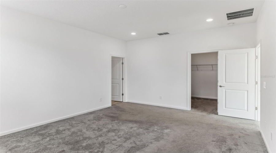 DAVENPORT, Florida 33837, 4 Bedrooms Bedrooms, ,3 BathroomsBathrooms,Residential,For Sale,YORKDALE,0,MFRO6328288