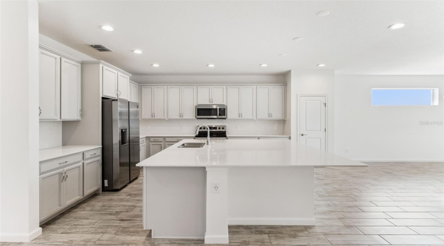 Kitchen with large island