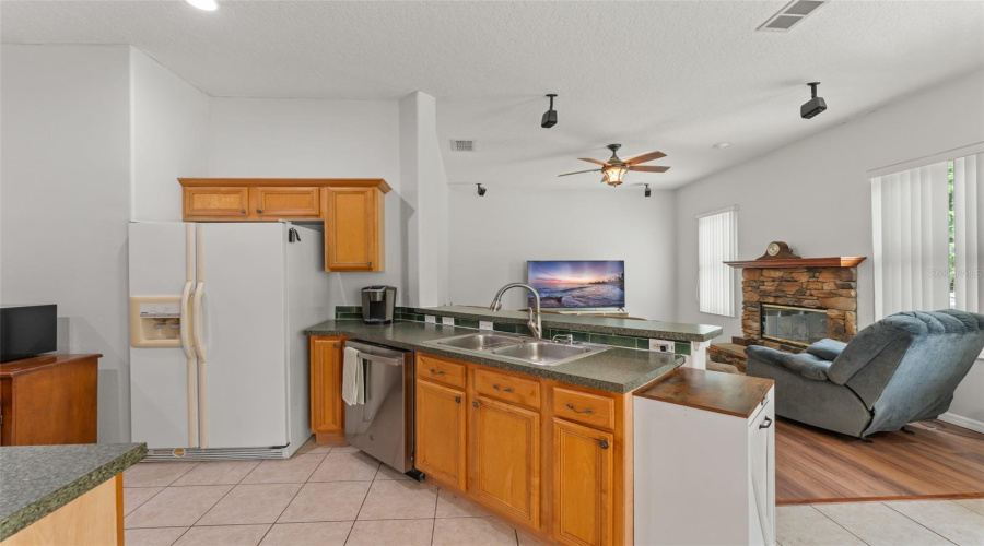 KISSIMMEE, Florida 34746, 4 Bedrooms Bedrooms, ,2 BathroomsBathrooms,Residential,For Sale,THE OAKS,0,MFRO6347058