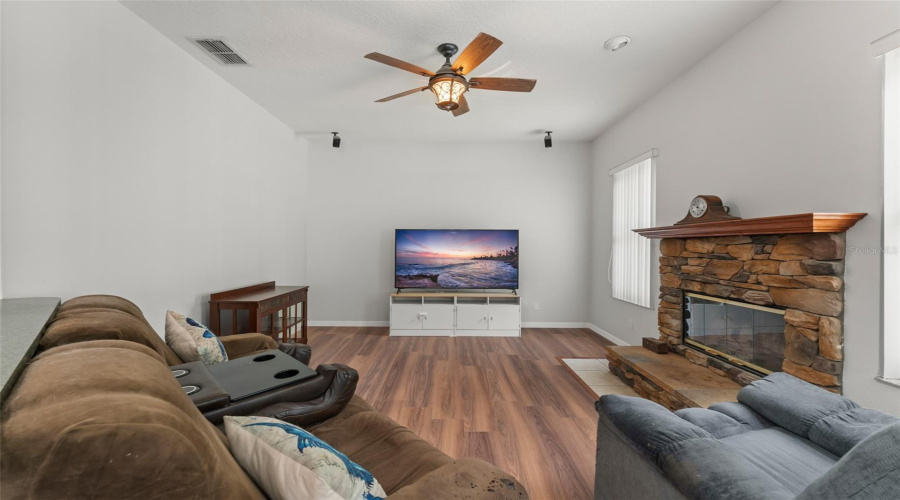 KISSIMMEE, Florida 34746, 4 Bedrooms Bedrooms, ,2 BathroomsBathrooms,Residential,For Sale,THE OAKS,0,MFRO6347058