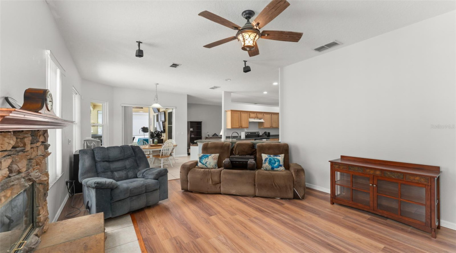 KISSIMMEE, Florida 34746, 4 Bedrooms Bedrooms, ,2 BathroomsBathrooms,Residential,For Sale,THE OAKS,0,MFRO6347058