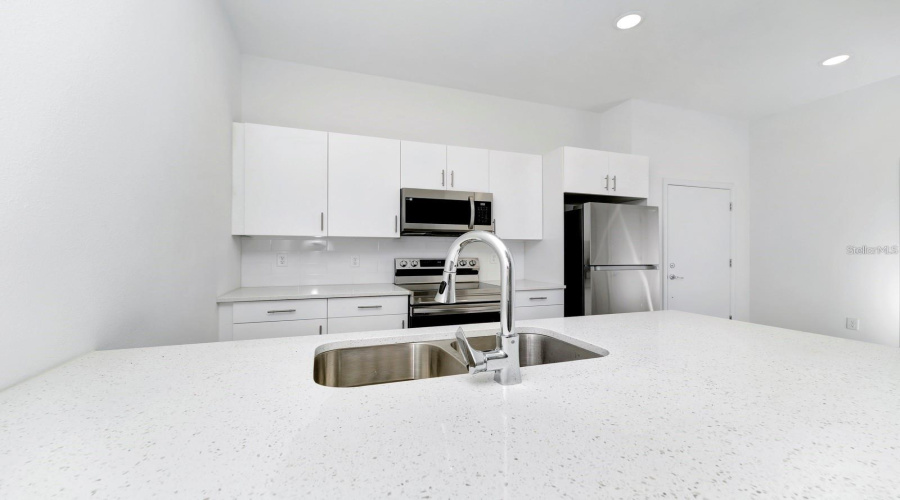 DAVENPORT, Florida 33896, 5 Bedrooms Bedrooms, ,4 BathroomsBathrooms,Residential,For Sale,TRIKOMO,0,MFRO6347564