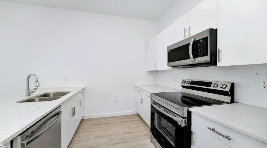 DAVENPORT, Florida 33896, 5 Bedrooms Bedrooms, ,4 BathroomsBathrooms,Residential,For Sale,TRIKOMO,0,MFRO6347564