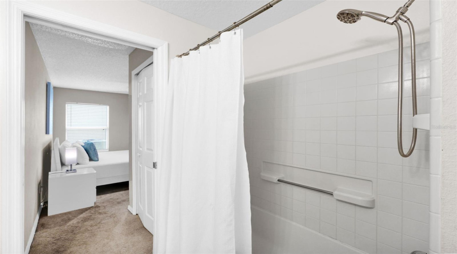 KISSIMMEE, Florida 34746, 5 Bedrooms Bedrooms, ,3 BathroomsBathrooms,Residential,For Sale,BAREFOOT BEACH,0,MFRO6346517