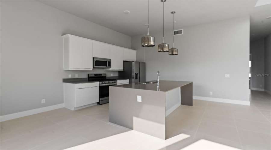 REUNION, Florida 34747, 5 Bedrooms Bedrooms, ,4 BathroomsBathrooms,Residential,For Sale,SANDY RIDGE,0,MFRO6347600