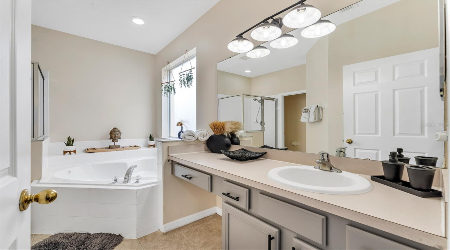 KISSIMMEE, Florida 34747, 7 Bedrooms Bedrooms, ,4 BathroomsBathrooms,Residential,For Sale,LIDO KEY,0,MFRS5135446