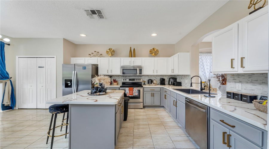 KISSIMMEE, Florida 34747, 7 Bedrooms Bedrooms, ,4 BathroomsBathrooms,Residential,For Sale,LIDO KEY,0,MFRS5135446