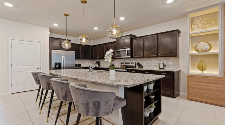 DAVENPORT, Florida 33897, 8 Bedrooms Bedrooms, ,6 BathroomsBathrooms,Residential,For Sale,LILY,0,MFRO6239189