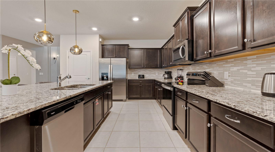 DAVENPORT, Florida 33897, 8 Bedrooms Bedrooms, ,6 BathroomsBathrooms,Residential,For Sale,LILY,0,MFRO6239189