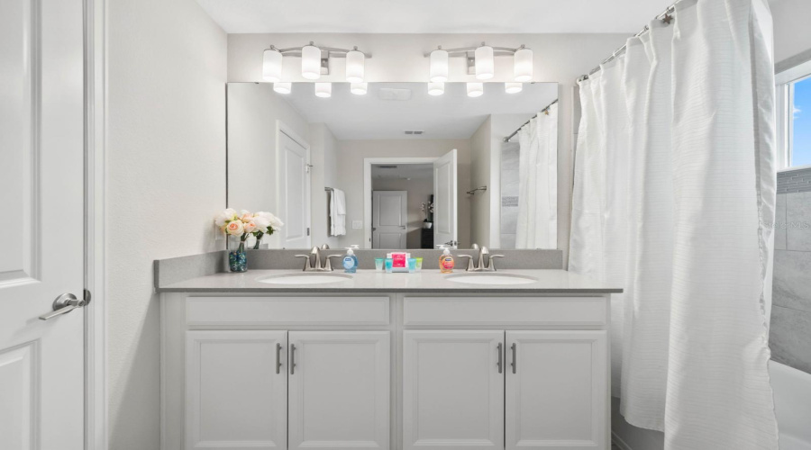 DAVENPORT, Florida 33896, 4 Bedrooms Bedrooms, ,3 BathroomsBathrooms,Residential,For Sale,PEBBLE BEACH,0,MFRS5135371