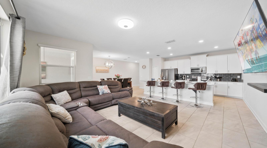 DAVENPORT, Florida 33896, 4 Bedrooms Bedrooms, ,3 BathroomsBathrooms,Residential,For Sale,PEBBLE BEACH,0,MFRS5135371