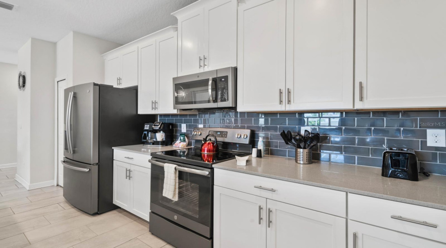 DAVENPORT, Florida 33896, 4 Bedrooms Bedrooms, ,3 BathroomsBathrooms,Residential,For Sale,PEBBLE BEACH,0,MFRS5135371