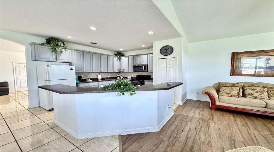 DAVENPORT, Florida 33897, 5 Bedrooms Bedrooms, ,3 BathroomsBathrooms,Residential,For Sale,CORVINA,0,MFRO6345973