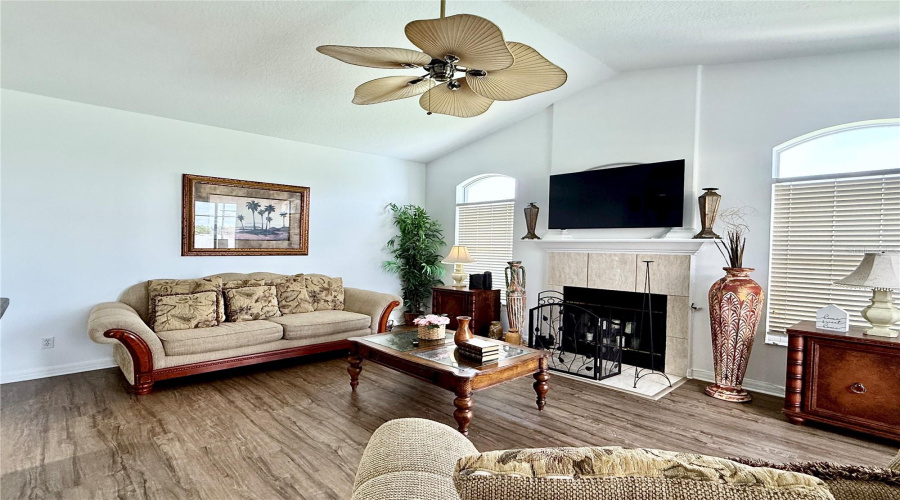 DAVENPORT, Florida 33897, 5 Bedrooms Bedrooms, ,3 BathroomsBathrooms,Residential,For Sale,CORVINA,0,MFRO6345973