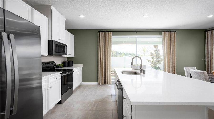 DAVENPORT, Florida 33837, 3 Bedrooms Bedrooms, ,2 BathroomsBathrooms,Residential,For Sale,PINEYWOOD FIELD,0,MFRW7879320