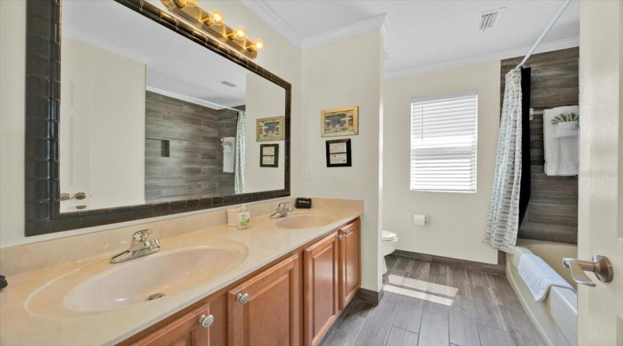 DAVENPORT, Florida 33897, 5 Bedrooms Bedrooms, ,3 BathroomsBathrooms,Residential,For Sale,CALABAY PARC,0,MFRO6317012