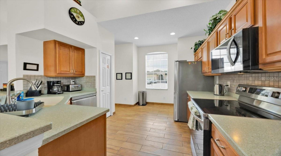 DAVENPORT, Florida 33897, 5 Bedrooms Bedrooms, ,3 BathroomsBathrooms,Residential,For Sale,CALABAY PARC,0,MFRO6317012