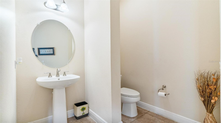 Guest half bath adjacent to the 1st floor game room.
