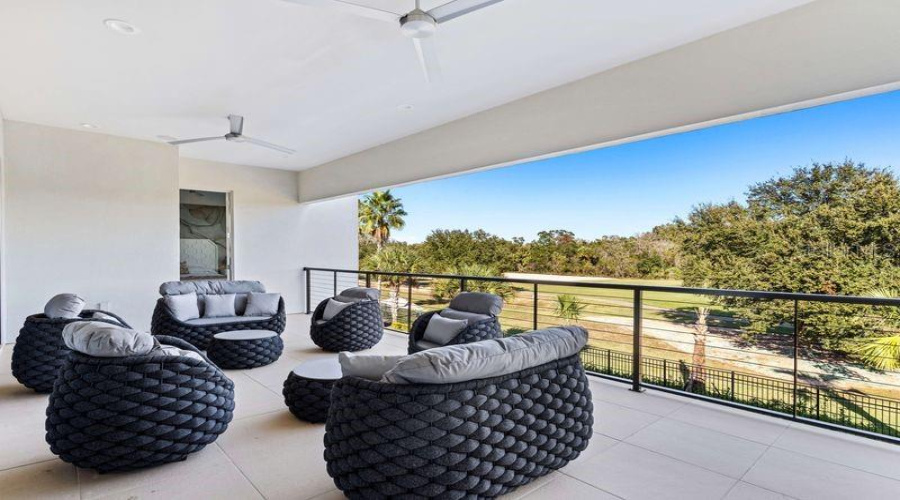 Large Screened Balcony