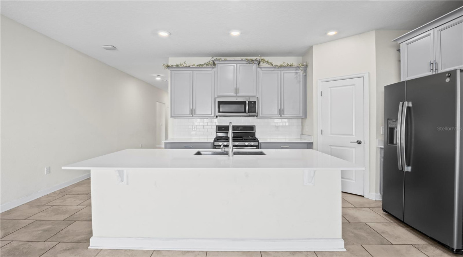 DAVENPORT, Florida 33837, 3 Bedrooms Bedrooms, ,2 BathroomsBathrooms,Residential,For Sale,OAK MARSH,0,MFRG5102375