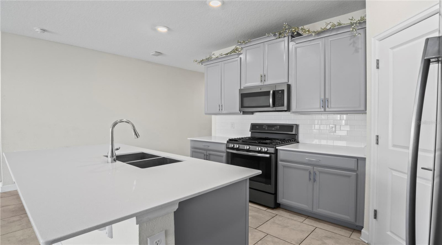 DAVENPORT, Florida 33837, 3 Bedrooms Bedrooms, ,2 BathroomsBathrooms,Residential,For Sale,OAK MARSH,0,MFRG5102375