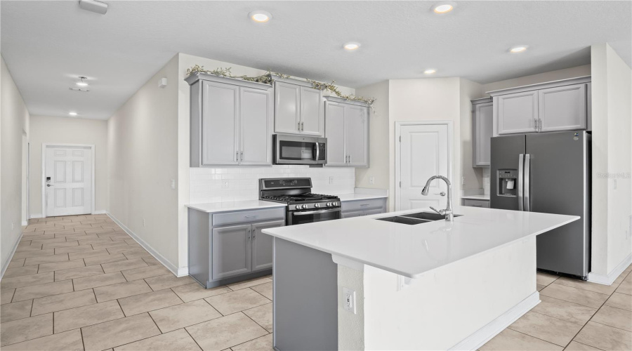 DAVENPORT, Florida 33837, 3 Bedrooms Bedrooms, ,2 BathroomsBathrooms,Residential,For Sale,OAK MARSH,0,MFRG5102375