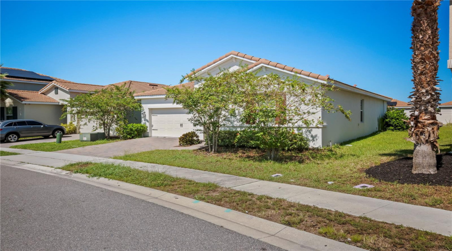 DAVENPORT, Florida 33837, 3 Bedrooms Bedrooms, ,2 BathroomsBathrooms,Residential,For Sale,OAK MARSH,0,MFRG5102375