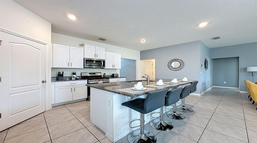 DAVENPORT, Florida 33837, 7 Bedrooms Bedrooms, ,5 BathroomsBathrooms,Residential,For Sale,OAKMOSS,0,MFRP4936413