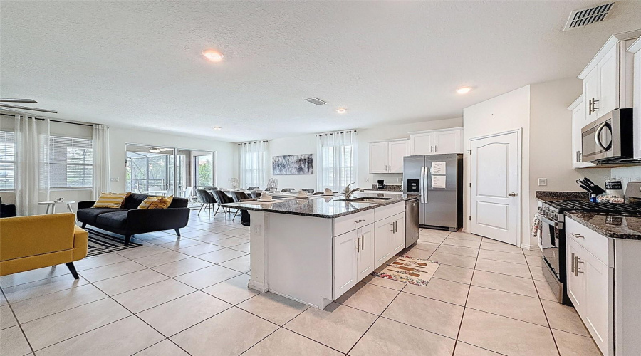 DAVENPORT, Florida 33837, 7 Bedrooms Bedrooms, ,5 BathroomsBathrooms,Residential,For Sale,OAKMOSS,0,MFRP4936413