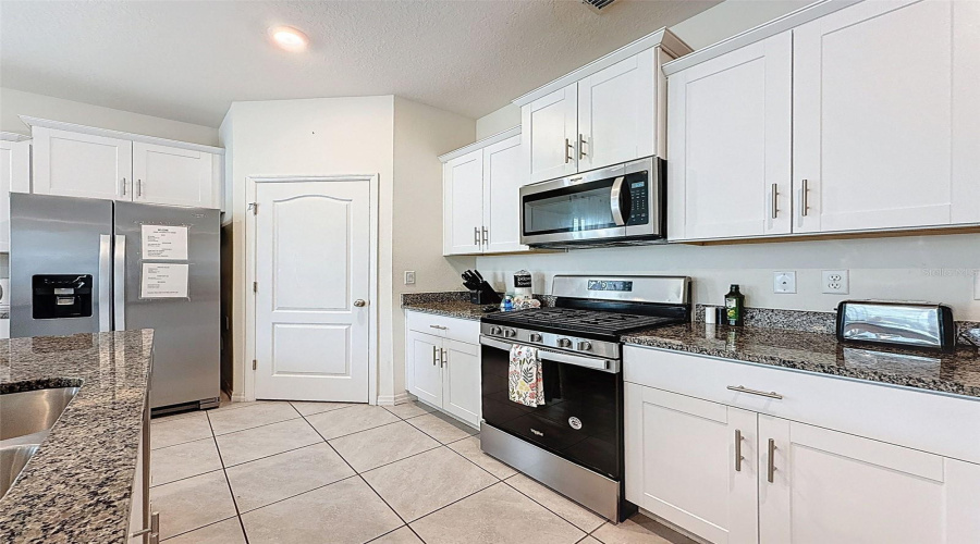 DAVENPORT, Florida 33837, 7 Bedrooms Bedrooms, ,5 BathroomsBathrooms,Residential,For Sale,OAKMOSS,0,MFRP4936413