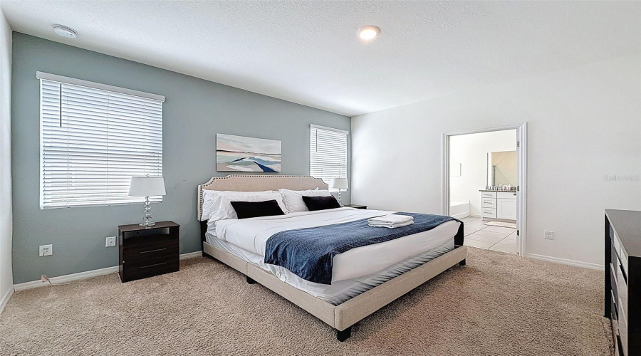 DAVENPORT, Florida 33837, 7 Bedrooms Bedrooms, ,5 BathroomsBathrooms,Residential,For Sale,OAKMOSS,0,MFRP4936413