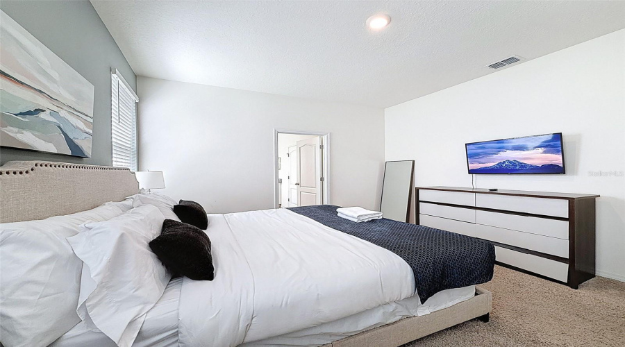 DAVENPORT, Florida 33837, 7 Bedrooms Bedrooms, ,5 BathroomsBathrooms,Residential,For Sale,OAKMOSS,0,MFRP4936413