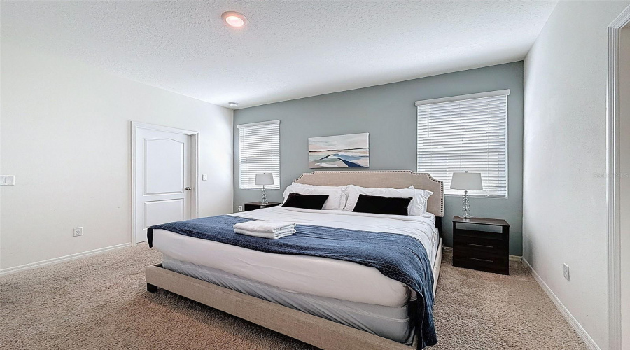 DAVENPORT, Florida 33837, 7 Bedrooms Bedrooms, ,5 BathroomsBathrooms,Residential,For Sale,OAKMOSS,0,MFRP4936413