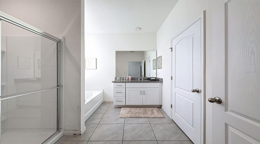 DAVENPORT, Florida 33837, 7 Bedrooms Bedrooms, ,5 BathroomsBathrooms,Residential,For Sale,OAKMOSS,0,MFRP4936413