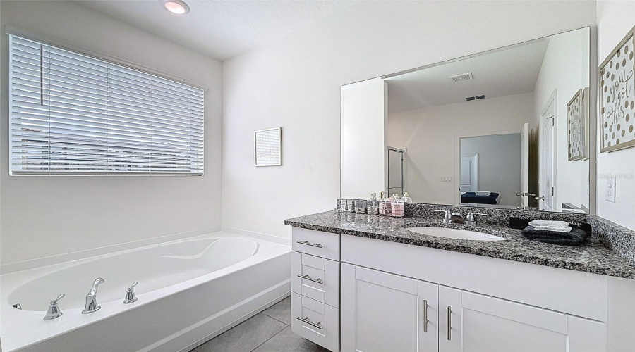 DAVENPORT, Florida 33837, 7 Bedrooms Bedrooms, ,5 BathroomsBathrooms,Residential,For Sale,OAKMOSS,0,MFRP4936413